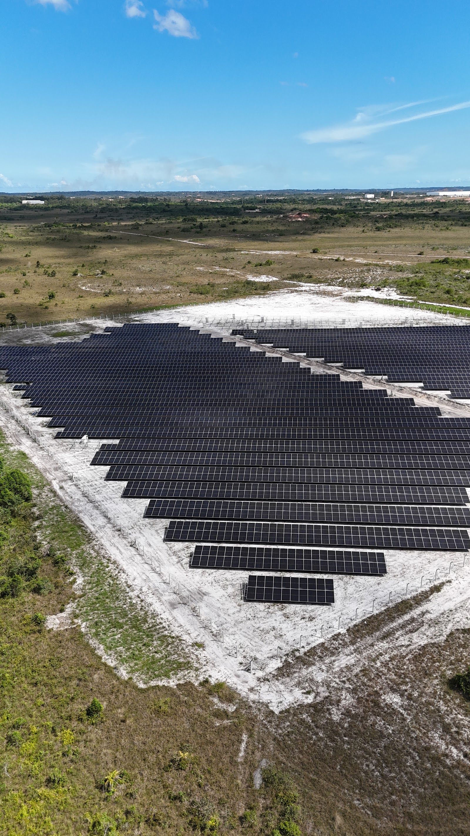 Vista aérea da usina solar AMPAR