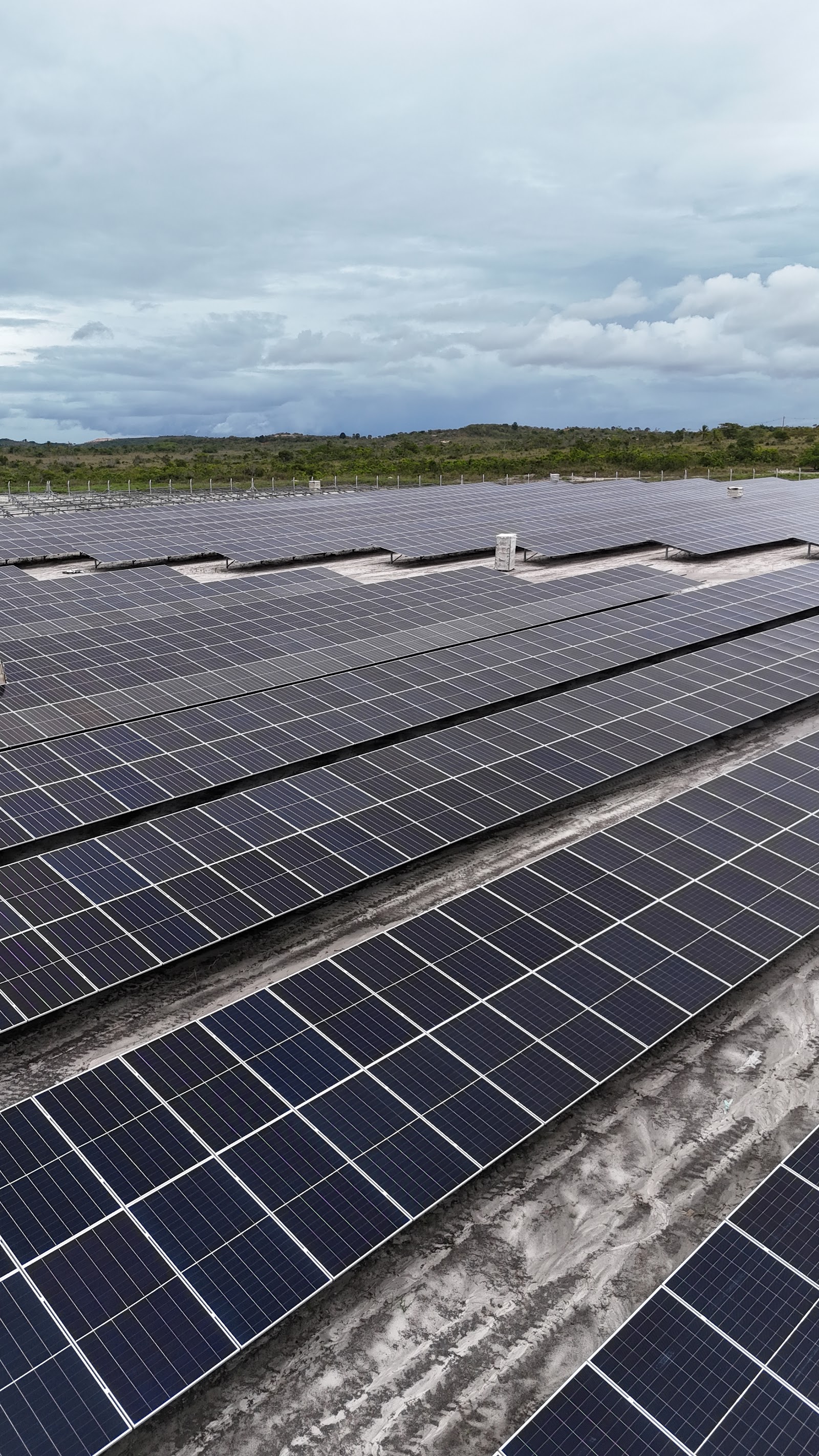 Painéis solares da usina AMPAR